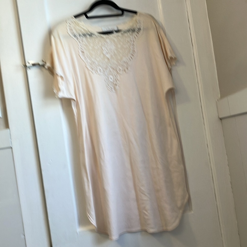 Verna women’s cream soft cotton nightgown with V-lace at top. Size L. - Picture 13 of 13